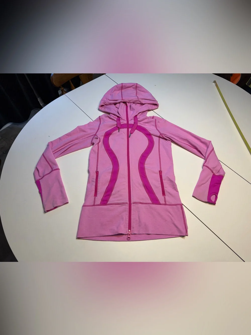Lululemon Stride Jacket in Paris Pink brushed material women’s size 4